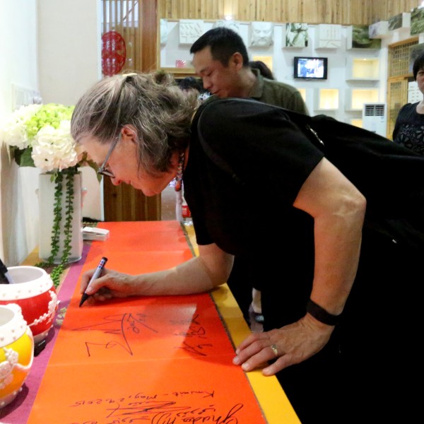 世界手工藝?yán)硎聲<医M考察“國寶復(fù)原/德化窯